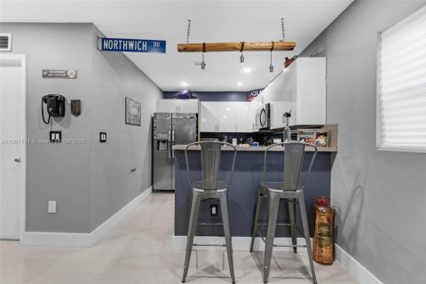 Casa en venta en Miami, Florida, 2 dormitorios, 86.21 m2 № 1953569 - foto 6
