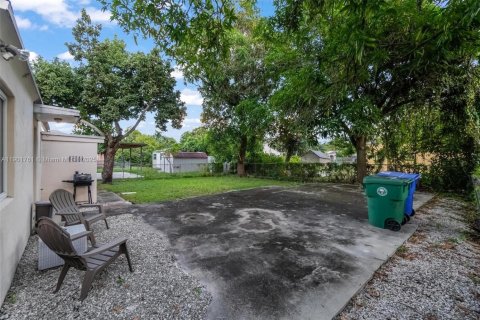 Casa en venta en Miami, Florida, 2 dormitorios, 86.21 m2 № 1953569 - foto 19