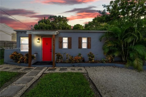 Casa en venta en Miami, Florida, 2 dormitorios, 86.21 m2 № 1953569 - foto 1