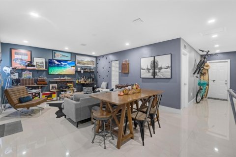 Casa en venta en Miami, Florida, 2 dormitorios, 86.21 m2 № 1953569 - foto 9