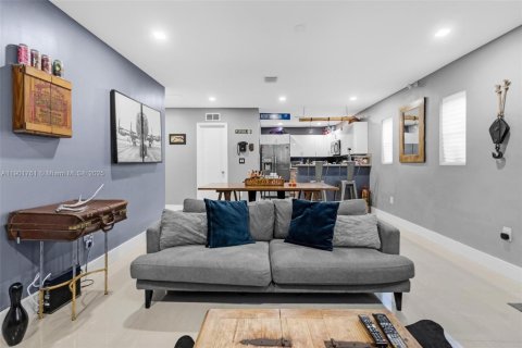 Casa en venta en Miami, Florida, 2 dormitorios, 86.21 m2 № 1953569 - foto 7