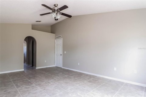 Villa ou maison à louer à Kissimmee, Floride: 4 chambres, 193.98 m2 № 2408624 - photo 3