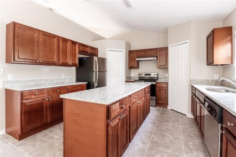 Villa ou maison à louer à Kissimmee, Floride: 4 chambres, 193.98 m2 № 2408624 - photo 6