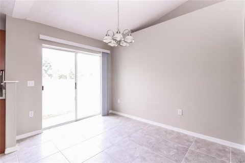 Villa ou maison à louer à Kissimmee, Floride: 4 chambres, 193.98 m2 № 2408624 - photo 5