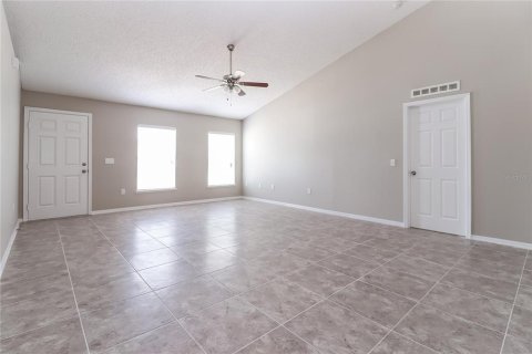 Villa ou maison à louer à Kissimmee, Floride: 4 chambres, 193.98 m2 № 2408624 - photo 2