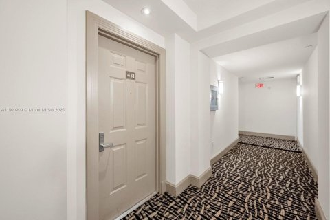 Снять в аренду кондоминиум в Плантация, Флорида 2 спальни, 92.9м2, № 1954685 - фото 17