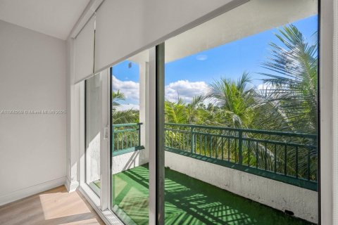 Снять в аренду кондоминиум в Плантация, Флорида 2 спальни, 92.9м2, № 1954685 - фото 16