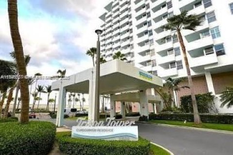 Снять в аренду кондоминиум в Майами-Бич, Флорида 1 спальня, 67.45м2, № 1947671 - фото 1