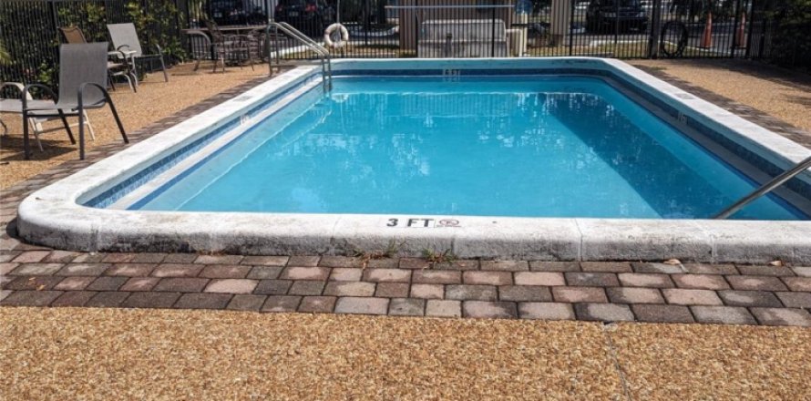 Townhouse in Hollywood, Florida 2 bedrooms, 126.53 sq.m. № 1188424