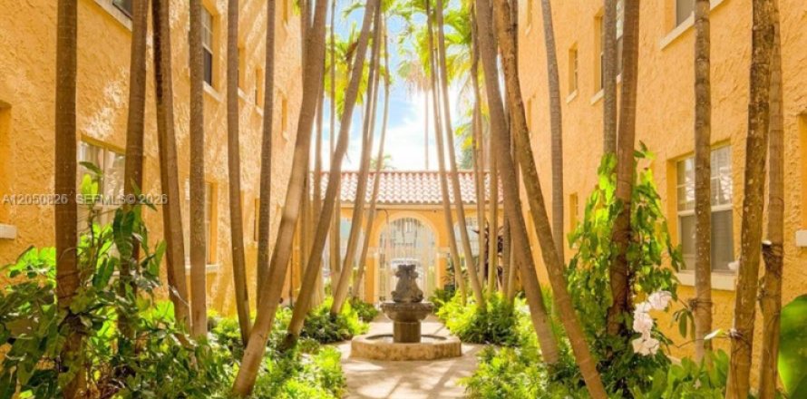 Condominio en Miami Beach, Florida, 1 dormitorio  № 2192620