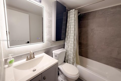Condominio en venta en Miami Beach, Florida, 1 dormitorio, 42.74 m2 № 2192620 - foto 11