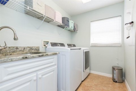 House in New Port Richey, Florida 2 bedrooms, 167.04 sq.m. № 1653328 - photo 16