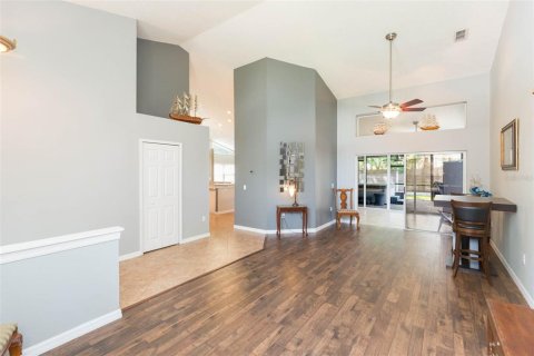 House in New Port Richey, Florida 2 bedrooms, 167.04 sq.m. № 1653328 - photo 7