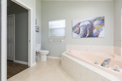 House in New Port Richey, Florida 2 bedrooms, 167.04 sq.m. № 1653328 - photo 14