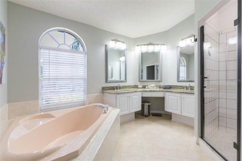 House in New Port Richey, Florida 2 bedrooms, 167.04 sq.m. № 1653328 - photo 13