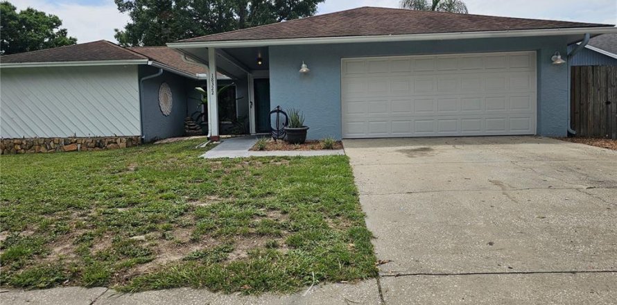 House in Lutz, Florida 3 bedrooms, 184.13 sq.m. № 2239667