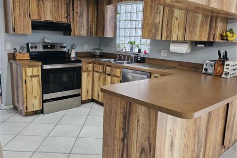 House in Lutz, Florida 3 bedrooms, 184.13 sq.m. № 2239667 - photo 18
