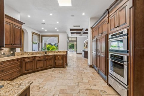 House in Windermere, Florida 6 bedrooms, 629.97 sq.m. № 2207257 - photo 22