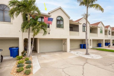 Townhouse in Dunedin, Florida 3 bedrooms, 193.79 sq.m. № 2132436