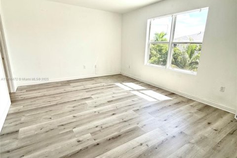 Casa en alquiler en Florida City, Florida, 5 dormitorios, 200.11 m2 № 1897375 - foto 11