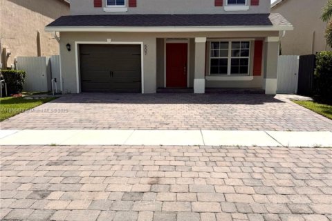 Casa en alquiler en Florida City, Florida, 5 dormitorios, 200.11 m2 № 1897375 - foto 1