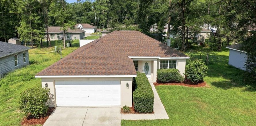 House in Ocala, Florida 3 bedrooms, 124.86 sq.m. № 2258338