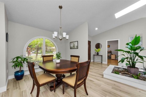House in Palm Harbor, Florida 4 bedrooms, 221.85 sq.m. № 1853776 - photo 17