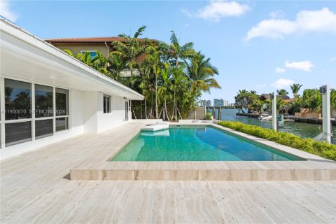 Casa en alquiler en Miami, Florida, 5 dormitorios, 307.69 m2 № 2010353 - foto 6