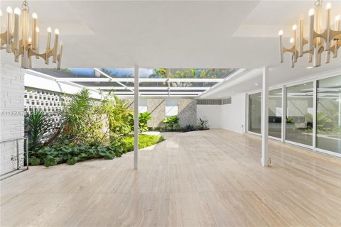 Casa en alquiler en Miami, Florida, 5 dormitorios, 307.69 m2 № 2010353 - foto 15