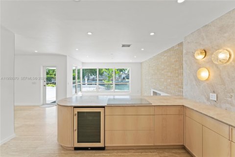 Casa en alquiler en Miami, Florida, 5 dormitorios, 307.69 m2 № 2010353 - foto 30