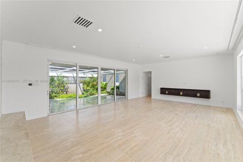Casa en alquiler en Miami, Florida, 5 dormitorios, 307.69 m2 № 2010353 - foto 19