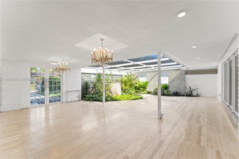 Casa en alquiler en Miami, Florida, 5 dormitorios, 307.69 m2 № 2010353 - foto 18
