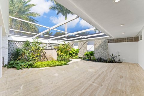 Casa en alquiler en Miami, Florida, 5 dormitorios, 307.69 m2 № 2010353 - foto 14