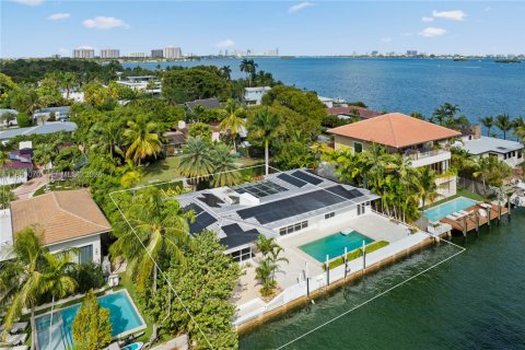 Casa en alquiler en Miami, Florida, 5 dormitorios, 307.69 m2 № 2010353 - foto 2