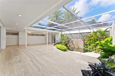 Casa en alquiler en Miami, Florida, 5 dormitorios, 307.69 m2 № 2010353 - foto 17