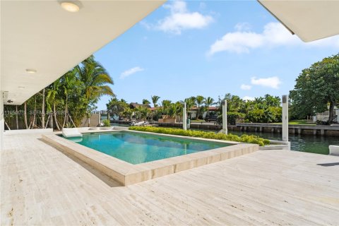 Casa en alquiler en Miami, Florida, 5 dormitorios, 307.69 m2 № 2010353 - foto 7