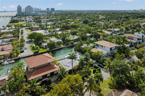 Casa en alquiler en Miami, Florida, 5 dormitorios, 307.69 m2 № 2010353 - foto 3