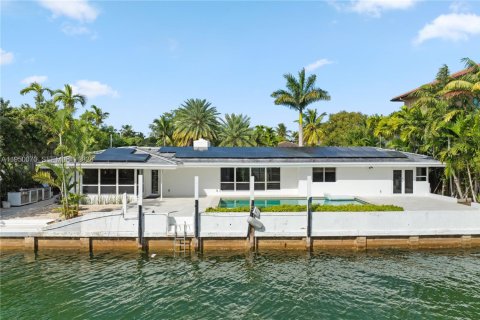 Casa en alquiler en Miami, Florida, 5 dormitorios, 307.69 m2 № 2010353 - foto 4