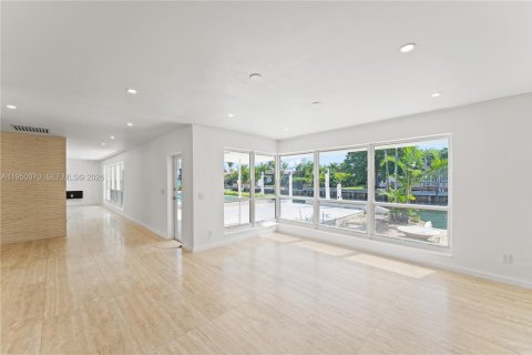 Casa en alquiler en Miami, Florida, 5 dormitorios, 307.69 m2 № 2010353 - foto 25