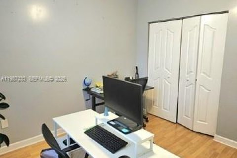 Купить таунхаус в Майами, Флорида 4 спальни, 157.75м2, № 2049622 - фото 25