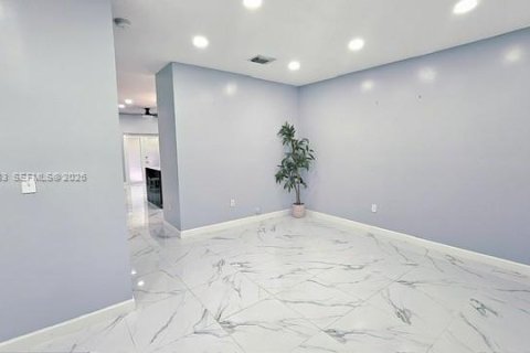 Купить таунхаус в Майами, Флорида 4 спальни, 157.75м2, № 2049622 - фото 5