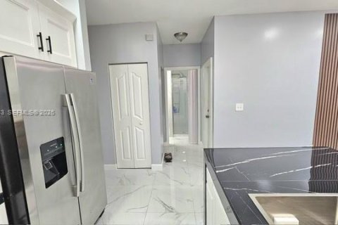 Купить таунхаус в Майами, Флорида 4 спальни, 157.75м2, № 2049622 - фото 12