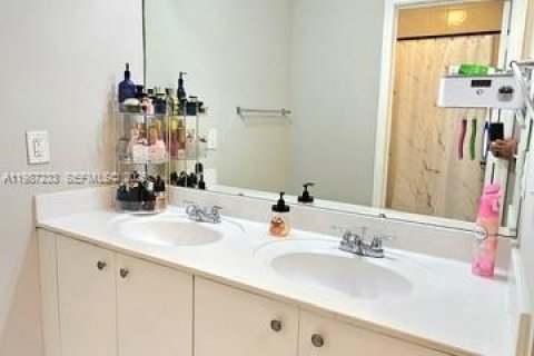 Купить таунхаус в Майами, Флорида 4 спальни, 157.75м2, № 2049622 - фото 20