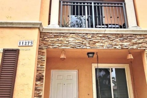 Купить таунхаус в Майами, Флорида 4 спальни, 157.75м2, № 2049622 - фото 1