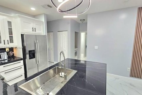 Купить таунхаус в Майами, Флорида 4 спальни, 157.75м2, № 2049622 - фото 11