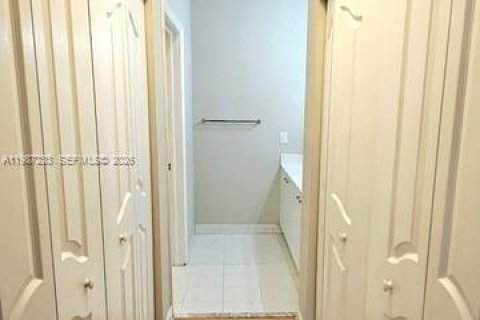 Купить таунхаус в Майами, Флорида 4 спальни, 157.75м2, № 2049622 - фото 19