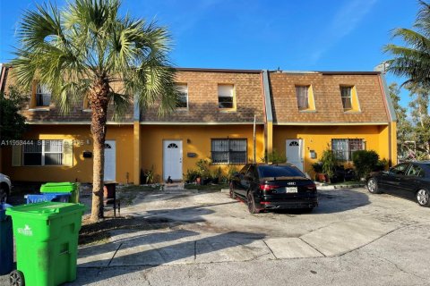 Copropriété à louer à Sunrise, Floride: 3 chambres, 133.78 m2 № 2025851 - photo 2