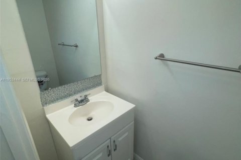 Copropriété à louer à Sunrise, Floride: 3 chambres, 133.78 m2 № 2025851 - photo 12