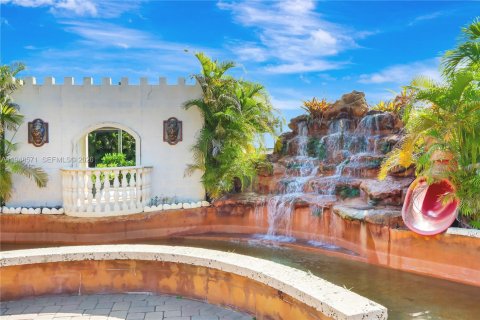 Купить коммерческую недвижимость в Майами, Флорида № 2054304 - фото 17