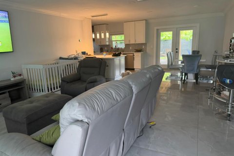 House in Boca Raton, Florida 4 bedrooms, 142.14 sq.m. № 2401237 - photo 9